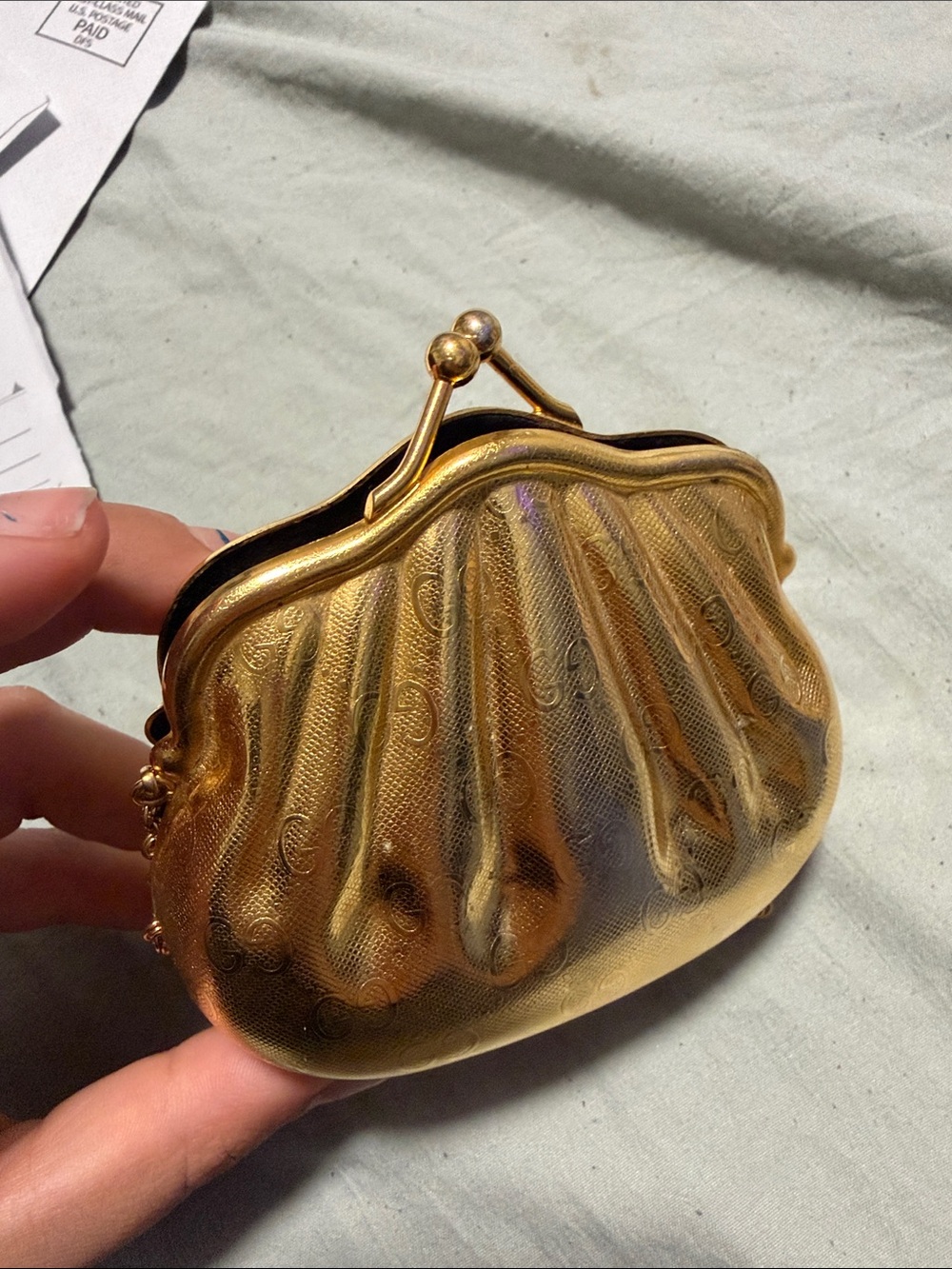 Gucci Gold Shell-Embossed Chain Bag - Picture 3 of 9